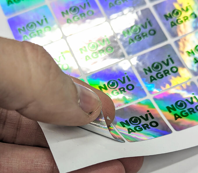 Заказать печать голографических стикеров